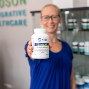 naturoapthic doctor with prenatal supplement